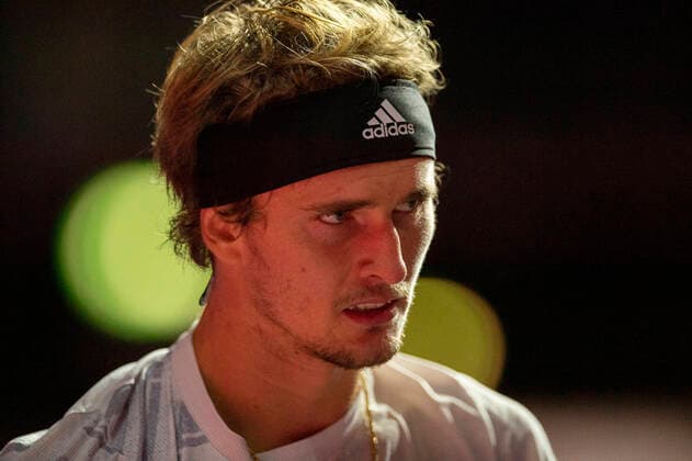 Im Alexander ZVEREV (GER) muss in den 3. Satz , Alexander ZVEREV (GER) vs. Adrian MANNARINO (FRA), TENNIS, bett1HULKS Championship, 23.10.2020, GER, TENNIS, ATP, Tennis Herren TOUR, bett1HULKS Championship, Alexander ZVEREV (GER) vs. Adrian MANNARINO (FRA), 23.10.2020 KOELN Copyright: xEibnerxPressefotox xBenjaminxSOELZERx EP_BSO