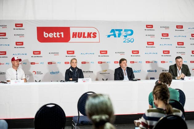 bett1HULKS Championship - ATP, Tennis Herren 250; Koeln, 24.10.2020 Von links: Adam Szpyt, Geschaeftsfuehrer bett1, Barbara Rittner, Turnierleitung, Bundestrainerin des Deutschen Tennis Bundes, Cedric Mourier ATP Supervisor, Edwin Weindorfer, CEO e motion group & Veranstalter der bett1HULKS Abschlusspressekonferenz bett1HULKS Championship - ATP 250 am 24.10.2020 in Koeln (LANXESSarena), Deutschland Copyright: xBEAUTIFULxSPORTS Wunderlx