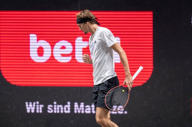 Im Alexander ZVEREV (GER) kaempft sich zurueck, Alexander ZVEREV (GER) vs. Jannik SINNER (ITA), TENNIS, bett1hulks Indoor, 24.10.2020, GER, TENNIS, ATP, Tennis Herren TOUR, bett1hulks Championship, Alexander ZVEREV (GER) vs. Jannik SINNER (ITA), 24.10.2020 KOELN Copyright: xEibnerxPressefotox xBenjaminxSOELZERx EP_BSO