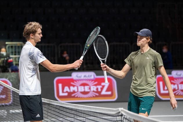 Im Alexander ZVEREV (GER), Jannik SINNER (ITA) Alexander ZVEREV (GER) vs. Jannik SINNER (ITA), TENNIS, bett1hulks Indoor, 24.10.2020, GER, TENNIS, ATP, Tennis Herren TOUR, bett1hulks Championship, Alexander ZVEREV (GER) vs. Jannik SINNER (ITA), 24.10.2020 KOELN Copyright: xEibnerxPressefotox xBenjaminxSOELZERx EP_BSO