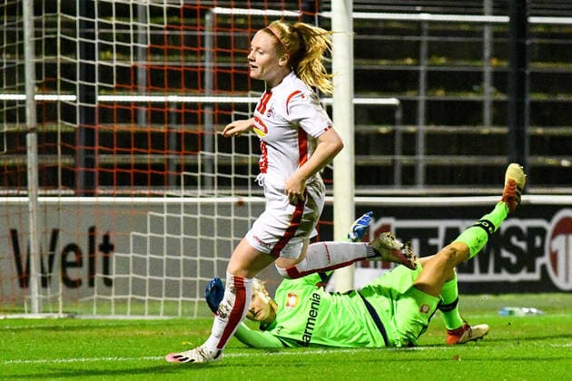 Amber Barett (Köln, 22) erzielt das Tor zum 1:0, Treffer, Torerfolg, Action, Aktion, Spielszene, jubeln über ein Tor, Jubel, Torjubel, Torerfolg, celebrate the goal, goal, celebration, Jubel ueber das Tor, optimistisch, Action, Aktion, 01.11.2020, Köln (Deutschland), Fussball, DFB-Pokal Frauen, 2. Runde, 1. FC Köln - Bayer 04 Leverkusen, DFB DFL REGULATIONS PROHIBIT ANY USE OF PHOTOGRAPHS AS IMAGE SEQUENCES AND OR QUASI-VIDEO.
