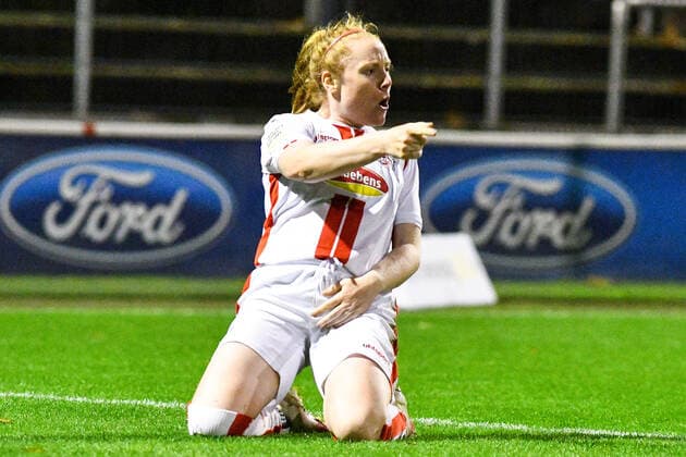 Amber Barett (Köln, 22) erzielte das Tor zum 1:0, Treffer, Torerfolg, Action, Aktion, Spielszene, jubeln über ein Tor, Jubel, Torjubel, Torerfolg, celebrate the goal, goal, celebration, Jubel ueber das Tor, optimistisch, Action, Aktion, 01.11.2020, Köln (Deutschland), Fussball, DFB-Pokal Frauen, 2. Runde, 1. FC Köln - Bayer 04 Leverkusen, DFB DFL REGULATIONS PROHIBIT ANY USE OF PHOTOGRAPHS AS IMAGE SEQUENCES AND OR QUASI-VIDEO.