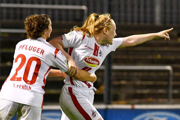 v.li.: Anja Pfluger (Köln, 20), Amber Barett (Köln, 22), jubeln über ein Tor, Jubel, Torjubel, Torerfolg, celebrate the goal, goal, celebration, Jubel ueber das Tor, optimistisch, Action, Aktion, 01.11.2020, Köln (Deutschland), Fussball, DFB-Pokal Frauen, 2. Runde, 1. FC Köln - Bayer 04 Leverkusen, DFB DFL REGULATIONS PROHIBIT ANY USE OF PHOTOGRAPHS AS IMAGE SEQUENCES AND OR QUASI-VIDEO.