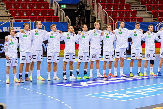 Düsseldorf, Deutschland 05. November 2020: Männer EHF EM 2022 Qualifikation, Gruppe 2, Deutschland vs. Bosnien-Herzegowina v.li. Timo Kastening (Deutschland MT Melsungen), Fabian Böhm Boehm (Deutschland TSV Hannover), Finn Lemke (Deutschland MT Melsungen), Franz Semper (Deutschland SG Flensburg-Handewitt), Marcel Schiller (Deutschland FrischAuf Goeppingen), Kai Häfner Haefner (Deutschland MT Melsungen), Marian Michalczik (Deutschland Fuechse Berlin), Juri Knorr (Deutschland), Hendrik Pekeler (Deutschland THW Kiel), Sebastian Heymann (Deutschland FrischAuf Goeppingen), Tobias Reichmann (Deutschland MT Melsungen) Düsseldorf ISS Dome Nordrhein-Westfalen Deutschland