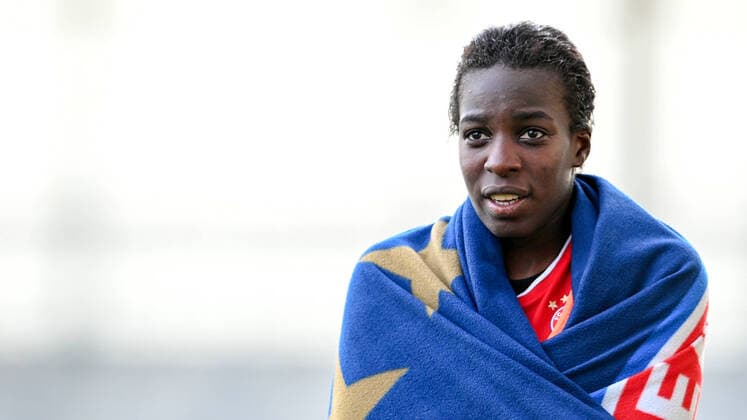 Viviane Asseyi (FC Bayern Muenchen, FCB, 18) Einzelbild, Aktion, Action Portraet, Portrait, 11 15 2020, Muenchen (Deutschland), Fussball, Flyeralarm Frauen-Bundesliga, FC Bayern Muenchen - VfL Wolfsburg, DFB DFL REGULATIONS PROHIBIT ANY USE OF PHOTOGRAPHS AS IMAGE SEQUENCES AND OR QUASI-VIDEO.