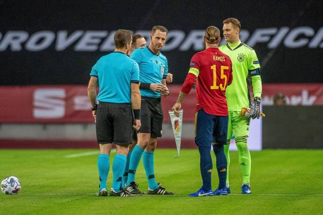 Im Kapitäne bei den Schiedsrichtern, GER, Spanien vs. Deutschland, Fussball, UEFA Nations League, Saison 2020 2021, 17.11.2020 GER, Spanien vs. Deutschland, Fussball, UEFA Nations League, Saison 2020 2021, 17.11.2020 Sevilla Copyright: xEibnerxPressefotox EP_EER