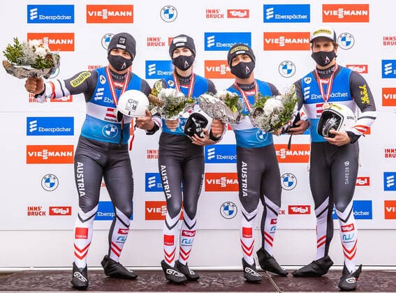 29.11.2020, Olympia Eiskanal, Innsbruck, AUT, Viessmann Rennrodel Weltcup, Igls, Team-Staffel Bewerb, Siegerehrung, im Bild Team Österreich mit Madeleine Egle, Jonas Mueller, Thomas Steu und Lorenz Koller (AUT, 3. Platz) Team Austria with Madeleine Egle Jonas Mueller Thomas Steu andLorenz Koller during the winner ceremony for the Team Relay Competition of Viessmann World Cup at the Olympia Eiskanal in Innsbruck, Austria on 2020 11 29.