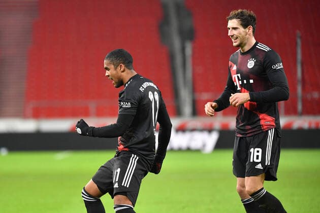 Torjubel Douglas COSTA (Bayern Muenchen) nach Tor zum 1-3 mit Leon GORETZKA (Bayern Muenchen,re), Jubel,Freude,Begeisterung, Aktion. Fussball 1. Bundesliga Saison 2020 2021, 9.Spieltag, Spieltag09, VfB Stuttgart - FC Bayern Muenchen 1-3 am 28.11.2020 in der Mercedes-Benz-Arena Stuttgart. DFL REGULATIONS PROHIBIT ANY USE OF PHOTOGRAPHS AS IMAGE SEQUENCES AND OR QUASI-VIDEO.EDITORIAL USE ONLY. Nur fuer journalistische Zwecke!