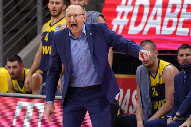 GER, easyCredit BBL, Herren, Telekom Baskets Bonn vs. EWE Baskets Oldenburg 06.12.2020, Telekom Dome, Bonn, GER, easyCredit BBL, Herren, Telekom Baskets Bonn vs. EWE Baskets Oldenburg, im Bild picture shows: Mladen Drijencic (Oldenburg), regt sich auf