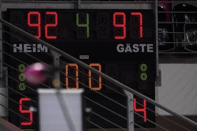 GER, easyCredit BBL, Herren, Telekom Baskets Bonn vs. EWE Baskets Oldenburg 06.12.2020, Telekom Dome, Bonn, GER, easyCredit BBL, Herren, Telekom Baskets Bonn vs. EWE Baskets Oldenburg, im Bild picture shows: Endstand 92:97