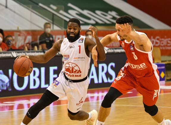 Jonathan Stark, Dominic Lockhart 5. Spieltag, Basketball Bundesliga, Basketball Saison 2020 2021, Deutschland, easyCredit BBL, Germany, Giessen 46ers, giessen weiss, Herren, Jobstairs GIESSEN 46ers - Brose Bamberg, Männer, Bamberg rot