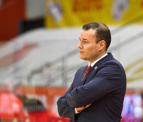 Johan Roijakkers 5. Spieltag, Basketball Bundesliga, Basketball Saison 2020 2021, Deutschland, easyCredit BBL, Germany, Giessen 46ers, giessen weiss, Herren, Jobstairs GIESSEN 46ers - Brose Bamberg, Männer, Bamberg rot