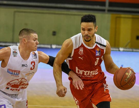 5. Spieltag, Basketball Bundesliga, Basketball Saison 2020 2021, Deutschland, easyCredit BBL, Germany, Giessen 46ers, giessen weiss, Herren, Jobstairs GIESSEN 46ers - Brose Bamberg, Männer, Bamberg rot