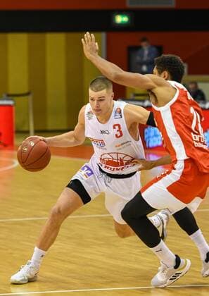 Liam OÂ Reilly, Chase Fieler 5. Spieltag, Basketball Bundesliga, Basketball Saison 2020 2021, Deutschland, easyCredit BBL, Germany, Giessen 46ers, giessen weiss, Herren, Jobstairs GIESSEN 46ers - Brose Bamberg, Männer, Bamberg rot
