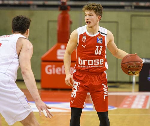 Bennet Hundt 5. Spieltag, Basketball Bundesliga, Basketball Saison 2020 2021, Deutschland, easyCredit BBL, Germany, Giessen 46ers, giessen weiss, Herren, Jobstairs GIESSEN 46ers - Brose Bamberg, Männer, Bamberg rot