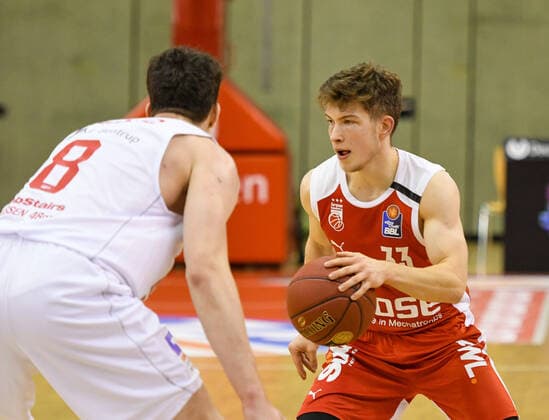 Bennet Hundt 5. Spieltag, Basketball Bundesliga, Basketball Saison 2020 2021, Deutschland, easyCredit BBL, Germany, Giessen 46ers, giessen weiss, Herren, Jobstairs GIESSEN 46ers - Brose Bamberg, Männer, Bamberg rot