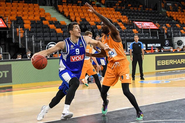 GER, EuroCup, ratiopharm ulm vs Buducnost VOLI Podgorica 08.12.2020, ratiopharm arena, Neu-Ulm, GER, EuroCup, ratiopharm ulm vs Buducnost VOLI Podgorica, im Bild Luka Mitrovic (Podgorica, 9), Aric Holman (Ulm, 35)