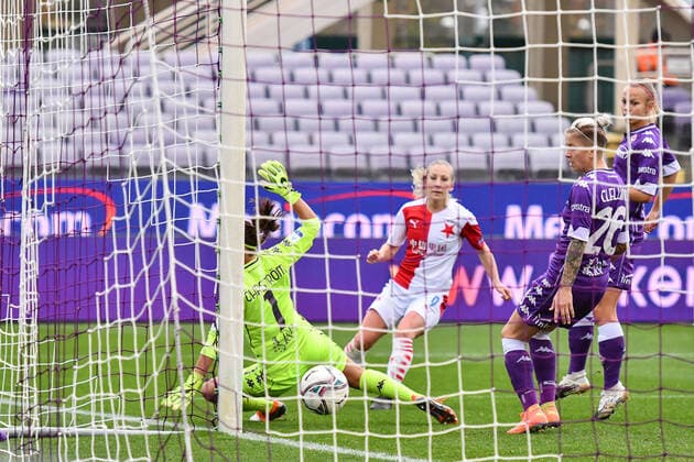 December 10, 2020, Florence, Italy: Florence, Italy, Artemio Franchi stadium, December 10, 2020, Gol of Mia Persson (Slavia Praga) during Fiorentina Femminile vs Slavia Praga - UEFA Champions League Women football match UEFA Champions League Women football match - Fiorentina Femminile vs Slavia Praga, florence, Italy - ZUMAl164 20201210_zsa_l164_004 Copyright: xLisaxGuglielmix