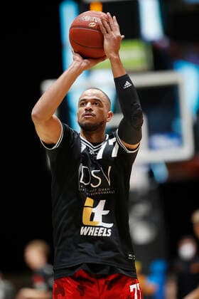 Deutschland, Chemnitz, Messe Chemnitz, 12.12.2020, emspor, emonline, despor, deonline, NINERS Chemnitz vs. s.Oliver Wuerzburg, Basketball, BBL Bild: v. li. Alex King (s.Oliver Wuerzburg) erstmalig wieder fuer Wuerzburg DFL REGULATIONS PROHIBIT ANY USE OF PHOTOGRAPHS AS IMAGE SEQUENCES AND OR QUASI-VIDEO. Copyright: HMBxMedia xHeikoxBecker