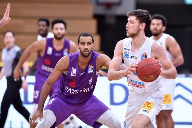 Michal Michalak (Syntainics MBC) (am Bal), Akeem Vargas (BG Goettingen) (L), GER, Basketball, Bundesliga, BBL, BG Goettingen - Syntainics MBC, 12.12.2020, Basketball, Bundesliga, BBL, BG Goettingen -Syntainics MBC, 12.12.2020 Goettingen Copyright: xSippel xEibner-Pressefotox EP_rsl