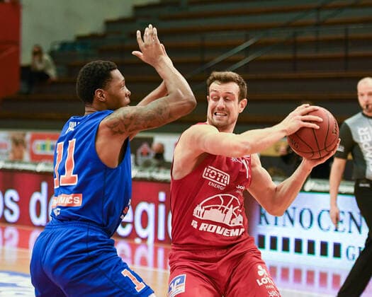 Kyndahl Hill, Johannes Richter 1. Spieltag, Basketball Bundesliga, Basketball Saison 2020 2021, Deutschland, easyCredit BBL, Germany, Giessen 46ers, giessen rot, Herren, Jobstairs GIESSEN 46ers - MBC Syntainics MBC, Männer, MBC blau-weiß
