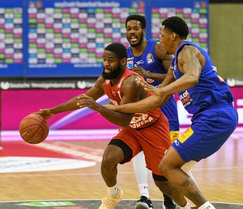 Jonathan Stark, Kyndahl Hill 1. Spieltag, Basketball Bundesliga, Basketball Saison 2020 2021, Deutschland, easyCredit BBL, Germany, Giessen 46ers, giessen rot, Herren, Jobstairs GIESSEN 46ers - MBC Syntainics MBC, Männer, MBC blau-weiß