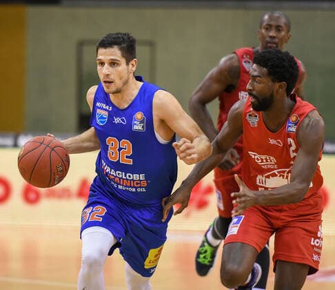 Roko Rogic, Isaac Hamilton 1. Spieltag, Basketball Bundesliga, Basketball Saison 2020 2021, Deutschland, easyCredit BBL, Germany, Giessen 46ers, giessen rot, Herren, Jobstairs GIESSEN 46ers - MBC Syntainics MBC, Männer, MBC blau-weiß