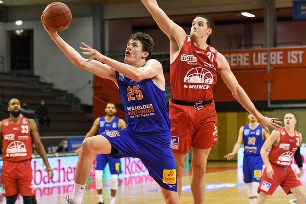 Aj Brodeur, Scottie James Jr. 1. Spieltag, Basketball Bundesliga, Basketball Saison 2020 2021, Deutschland, easyCredit BBL, Germany, Giessen 46ers, giessen rot, Herren, Jobstairs GIESSEN 46ers - MBC Syntainics MBC, Männer, MBC blau-weiß