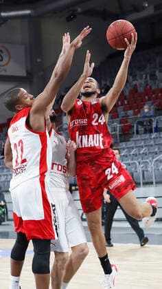 Deutschland, Bamberg, Brose Arena, 16.12.2020, emspor, emonline, despor, deonline, Brose Bamberg vs. s.Oliver Wuerzburg, Basketball, BBL Bild: v. li. Devon Hall (Brose Bamberg), Michele Vitali (Brose Bamberg) und Cameron Hunt (s.Oliver Wuerzburg) Copyright: HMBxMedia xHeikoxBecker