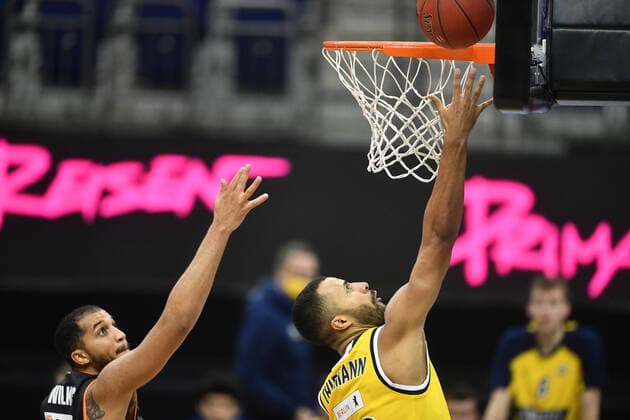 Johannes Thiemann (ALBA), beim Wurf am Korb, ALBA Berlin - ratiopharm Ulm Basketball, easy Credit BBL , Herren, Maenner, Männer, men, Saison 2020 2021 Berlin, 19.12..2020, Mercedes-Benz Arena