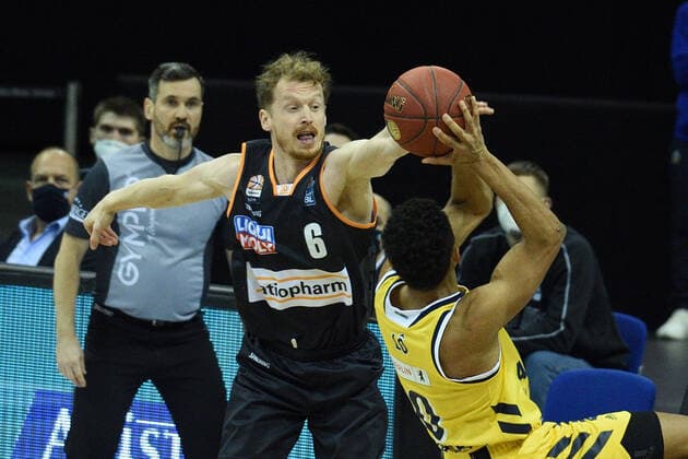v.l. Per Guenther - Ulm, Maodo Lo - Alba, 19.12.2020, BBL, Alba Berlin vs Ratiopharm Ulm, in der Mercedes Benz Arena, GER, Berlin, 19.12.2020, BBL, Alba vs Ulm Berlin Copyright: xUwexKoch xEibner-Pressefotox EP_ukh