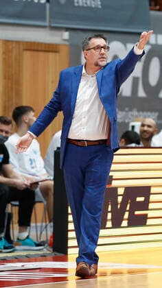 Deutschland, Wuerzburg, s.Oliver Arena, 20.12.2020, emspor, emonline, despor, deonline, s.Oliver Wuerzburg vs. SYNTAINICS MBC, Basketball, BBL Bild: v. li. Head Coach Silvano Poropat (MBC) Copyright: HMBxMedia xHeikoxBecker