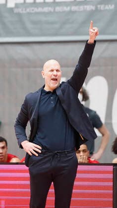Deutschland, Wuerzburg, s.Oliver Arena, 20.12.2020, emspor, emonline, despor, deonline, s.Oliver Wuerzburg vs. SYNTAINICS MBC, Basketball, BBL Bild: v. li. Headcoach Denis Wucherer (s.Oliver Wuerzburg) Copyright: HMBxMedia xHeikoxBecker