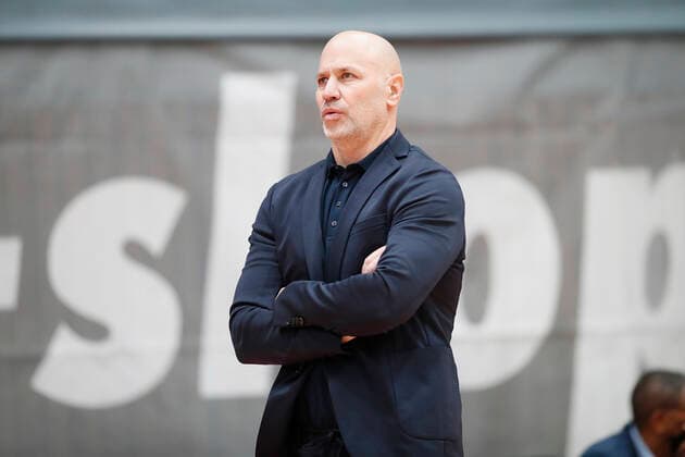 Deutschland, Wuerzburg, s.Oliver Arena, 20.12.2020, emspor, emonline, despor, deonline, s.Oliver Wuerzburg vs. SYNTAINICS MBC, Basketball, BBL Bild: v. li. Headcoach Denis Wucherer (s.Oliver Wuerzburg) Copyright: HMBxMedia xHeikoxBecker