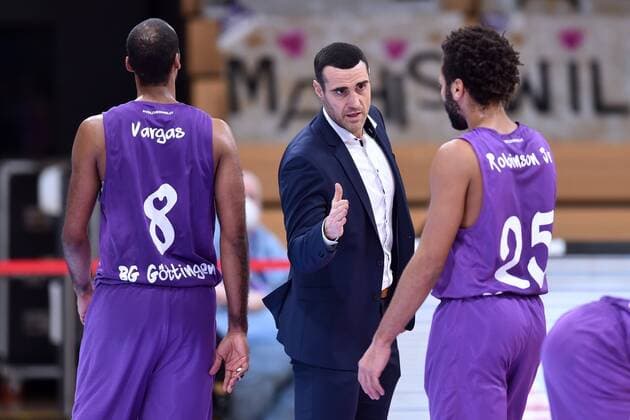 Roel Moors (Trainer, Headcoach BG Goettingen) (M), Akeem Vargas (L), Galen Robinson Jr. (R), GER, Basketball, Bundesliga, BBL, BG Goettingen - Hamburg Towers, 20.12.2020, Basketball, Bundesliga, BBL, BG Goettingen -Hamburg Towers, 20.12.2020 Goettingen Copyright: xSippel xEibner-Pressefotox EP_rsl