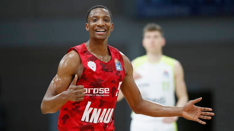 Deutschland, Bayreuth, Oberfrankenhalle, 22.12.2020, emspor, emonline, despor, deonline, medi bayreuth vs. s.Oliver Wuerzburg, Basketball, BBL Bild: v. li. Jubel bei Justin Sears (s.Oliver Wuerzburg) Copyright: HMBxMedia xHeikoxBecker