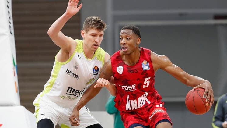 Deutschland, Bayreuth, Oberfrankenhalle, 22.12.2020, emspor, emonline, despor, deonline, medi bayreuth vs. s.Oliver Wuerzburg, Basketball, BBL Bild: v. li. Andreas Seiferth (medi bayreuth) und Justin Sears (s.Oliver Wuerzburg) Copyright: HMBxMedia xHeikoxBecker