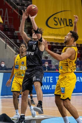 Desi Rodriguez (MHP Riesen Ludwigsburg 20) Maik Kotsar (Hamburg Towers, 11) Elias Harris (MHP Riesen Ludwigsburg, 8) ¨¨¨MHP Riesen Ludwigsburg vs. Hamburg Towers, Basketball, Bundesliga, easy credit BBL, Spieltag 11, Spielzeit 2020 2021, 29.12.2020, ¨¨ MHP Riesen Ludwigsburg vs. Hamburg Towers, Basketball, Bundesliga, easy credit BBL, Spieltag 11, Spielzeit 2020 2021, 29.12.2020 Ludwigsburg Copyright: xNinaxSander xEibnerxPressefotoxIx EP_NSR