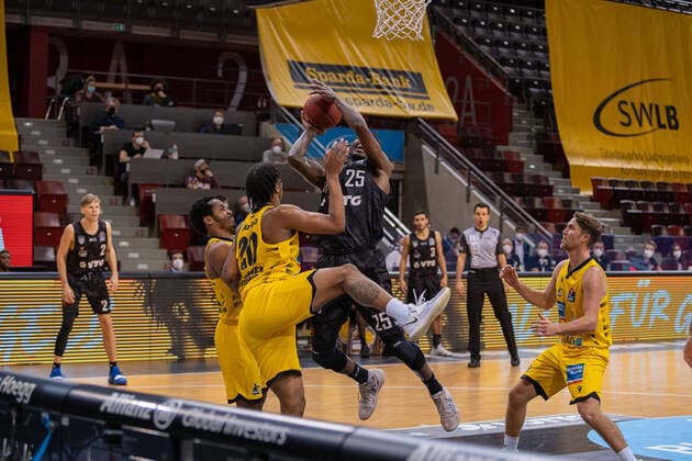 Jordan Swing (Hamburg Towers 2) Barry Brown Jr (MHP Riesen Ludwigsburg, 5) Desi Rodriguez (MHP Riesen Ludwigsburg, 20) Terry Allen (Hamburg Towers, 25), (Hamburg Towers, 3) Jordan Hulls (MHP Riesen, 1)¨¨¨MHP Riesen Ludwigsburg vs. Hamburg Towers, Basketball, Bundesliga, easy credit BBL, Spieltag 11, Spielzeit 2020 2021, 29.12.2020, ¨¨ MHP Riesen Ludwigsburg vs. Hamburg Towers, Basketball, Bundesliga, easy credit BBL, Spieltag 11, Spielzeit 2020 2021, 29.12.2020 Ludwigsburg Copyright: xNinaxSander xEibnerxPressefotoxIx EP_NSR