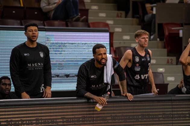 Osaro Jürgen Rich Igbeneweka (Hamburg Towers, 6) Marvin Ogunsipe (Hamburg Towers, 26) Bryce Taylor (Hamburg Towers, 44), Jordan Swing (Hamburg Towers, 2) ¨¨¨MHP Riesen Ludwigsburg vs. Hamburg Towers, Basketball, Bundesliga, easy credit BBL, Spieltag 11, Spielzeit 2020 2021, 29.12.2020, ¨¨ MHP Riesen Ludwigsburg vs. Hamburg Towers, Basketball, Bundesliga, easy credit BBL, Spieltag 11, Spielzeit 2020 2021, 29.12.2020 Ludwigsburg Copyright: xNinaxSander xEibnerxPressefotoxIx EP_NSR