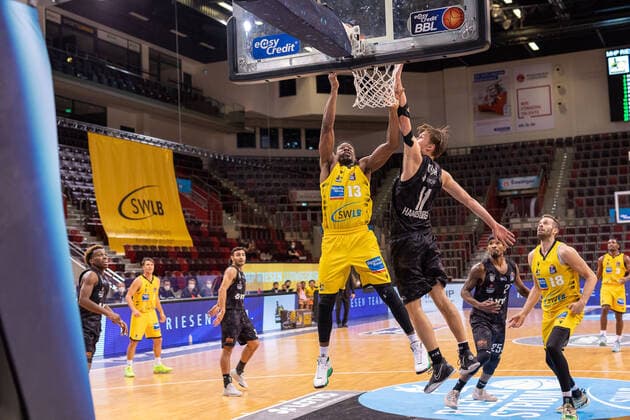 TJ Shorts (Hamburg Towers, 0) Jordan Hulls (MHP Riesen Ludwigsburg, 1) Max Dileo (Hamburg Towers, 3) Yorman Polas Bartolo (MHP Riesen Ludwigsburg, 13) Maik Kotsar (Hamburg Towers, 11) Terry Allen (Hamburg Towers, 25) Jonas Wohlfahrt-Bottermann (MHP Riesen Ludwigsburg, 18) Jaleen Smith (MHP Riesen Ludwigsburg, 3)¨¨¨MHP Riesen Ludwigsburg vs. Hamburg Towers, Basketball, Bundesliga, easy credit BBL, Spieltag 11, Spielzeit 2020 2021, 29.12.2020, ¨¨ MHP Riesen Ludwigsburg vs. Hamburg Towers, Basketball, Bundesliga, easy credit BBL, Spieltag 11, Spielzeit 2020 2021, 29.12.2020 Ludwigsburg Copyright: xNinaxSander xEibnerxPressefotoxIx EP_NSR