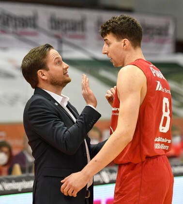 Rolf Scholz, Alen Pjanic 10. Spieltag, Basketball Bundesliga, Basketball Saison 2020 2021, Deutschland, easyCredit BBL, Germany, Giessen 46ers, giessen rot, Herren, Jobstairs GIESSEN 46ers - Fraport Skyliners, Männer, frankfurt weiß