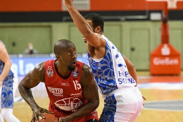 Brandon Bowman 10. Spieltag, Basketball Bundesliga, Basketball Saison 2020 2021, Deutschland, easyCredit BBL, Germany, Giessen 46ers, giessen rot, Herren, Jobstairs GIESSEN 46ers - Fraport Skyliners, Männer, frankfurt weiß