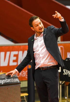 Rolf Scholz 10. Spieltag, Basketball Bundesliga, Basketball Saison 2020 2021, Deutschland, easyCredit BBL, Germany, Giessen 46ers, giessen rot, Herren, Jobstairs GIESSEN 46ers - Fraport Skyliners, Männer, frankfurt weiß