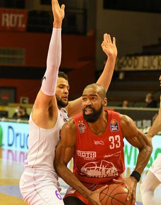 Luke Nelson, Brandon Thomas 11. Spieltag, Basketball Bundesliga, Basketball Saison 2020 2021, Deutschland, easyCredit BBL, frankfurt, Germany, Giessen 46ers, giessen rot, Herren, Jobstairs GIESSEN 46ers - BG Göttingen Männer, Göttingen weiß