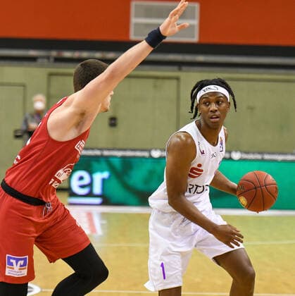 Scottie James jr. Deishuan Booker 11. Spieltag, Basketball Bundesliga, Basketball Saison 2020 2021, Deutschland, easyCredit BBL, frankfurt, Germany, Giessen 46ers, giessen rot, Herren, Jobstairs GIESSEN 46ers - BG Göttingen Männer, Göttingen weiß