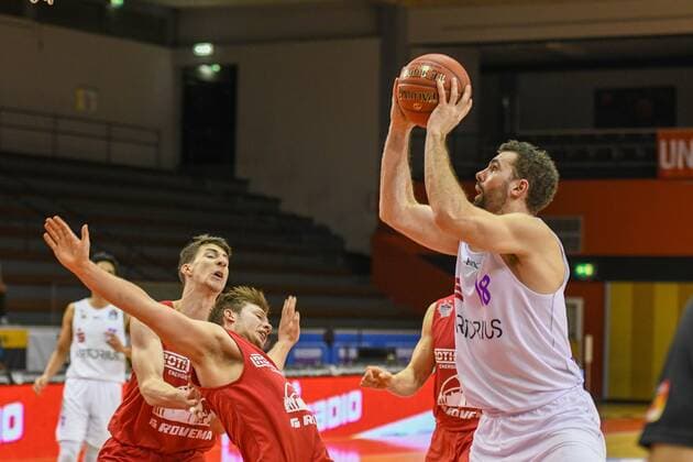 Bjarne Kraushaar, Harper Kamp 11. Spieltag, Basketball Bundesliga, Basketball Saison 2020 2021, Deutschland, easyCredit BBL, frankfurt, Germany, Giessen 46ers, giessen rot, Herren, Jobstairs GIESSEN 46ers - BG Göttingen Männer, Göttingen weiß