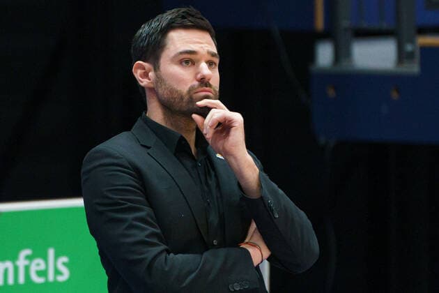 Basketball, Männer, BBL, 11. Spieltag, 02.01.2021, SYNTAINICS MBC - Fraport Skyliners, Head Coach Sebastian Gleim (Skyliners). GER, BBL, Basketball, Maenner, SYNTAINICS MBC - Fraport Skyliners, 02.01.2021, Weissenfels