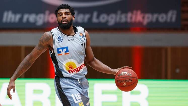 s.Oliver Wuerzburg vs. HAKRO Merlins Crailsheim, Basketball, BBL Deutschland, Wuerzburg, s.Oliver Arena, 03.01.2021, emspor, emonline, despor, deonline, s.Oliver Wuerzburg vs. HAKRO Merlins Crailsheim, Basketball, BBL Bild: v. li. Tim Coleman (Merlins) Photo: HMB Media Heiko Becker Pool Wuerzburg s.Oliver Arena Bayern Deutschland