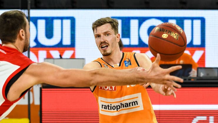 Basketball, BBL, ratiopharm Ulm - Brose Bamberg GER, BBL, ratiopharm ulm vs Bose Bamberg 06.01.2021, ratiopharm arena, Neu-Ulm, GER, BBL, ratiopharm ulm vs Bose Bamberg, im Bild Andreas Obst (Ulm, 13)
